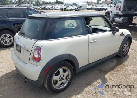2011 Mini Cooper z USA, uszkodzony, nr VIN WMWSU3C5XBT092951